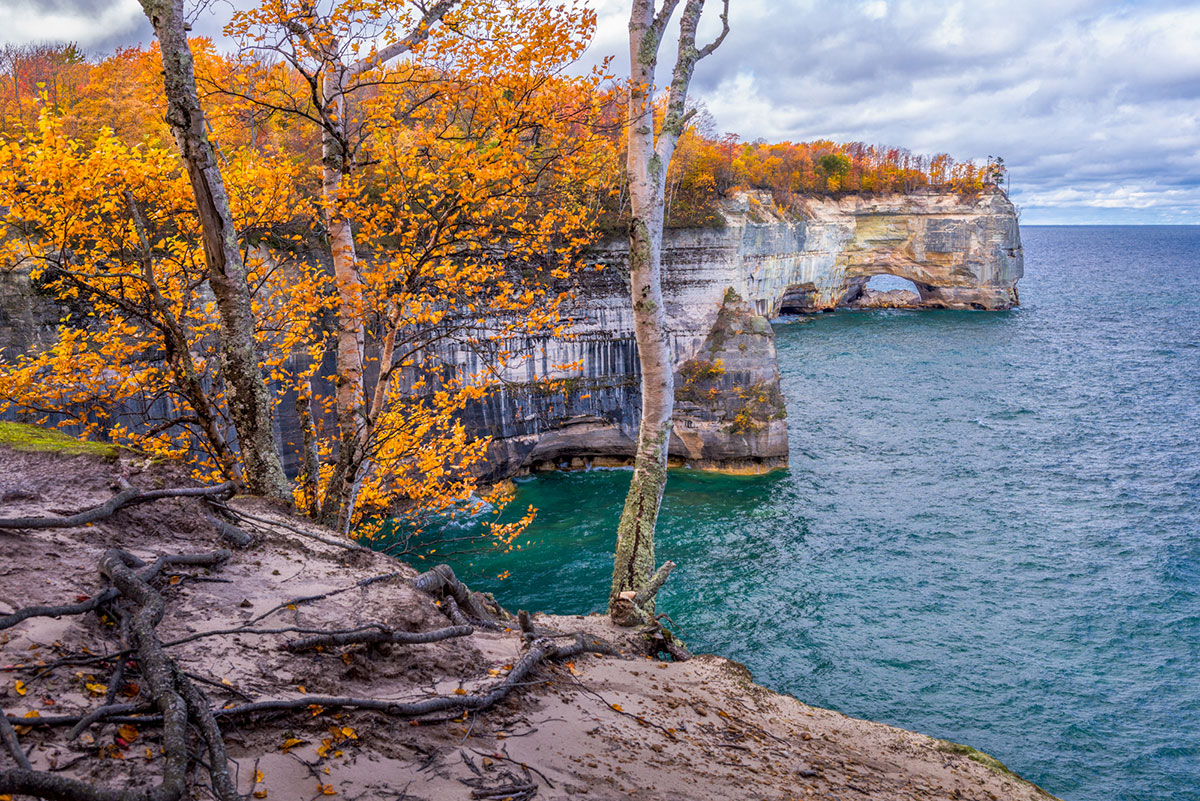 Why Fall is the Perfect Time to See Pictured Rocks