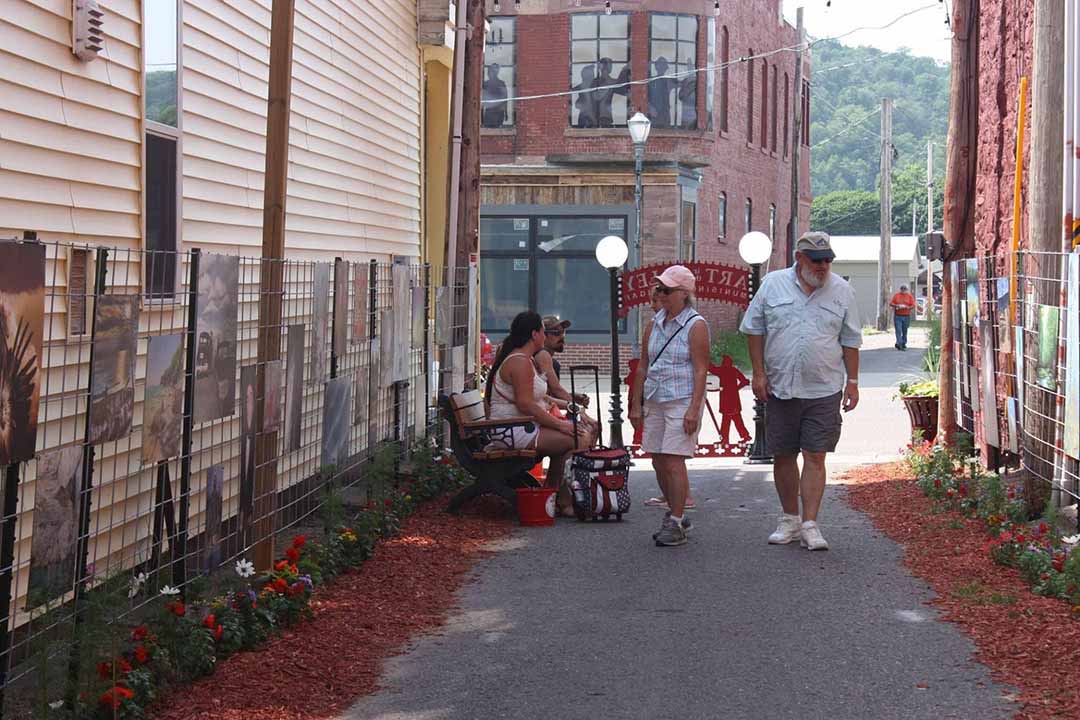 Art in the Alley, located in downtown Munising. PC: Instagram user @maymiejameson