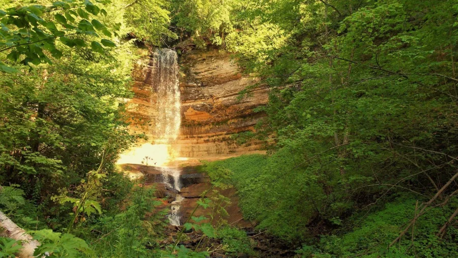 Munising Falls. PC: Munising Visitors Bureau