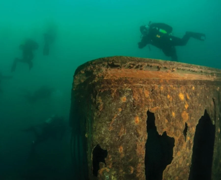 Divers on the Smith Moore